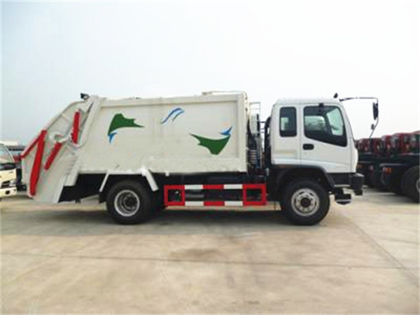 Isuzu garbage compactor truck.jpeg